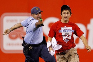 0504-phillies-fan-taser_full_600